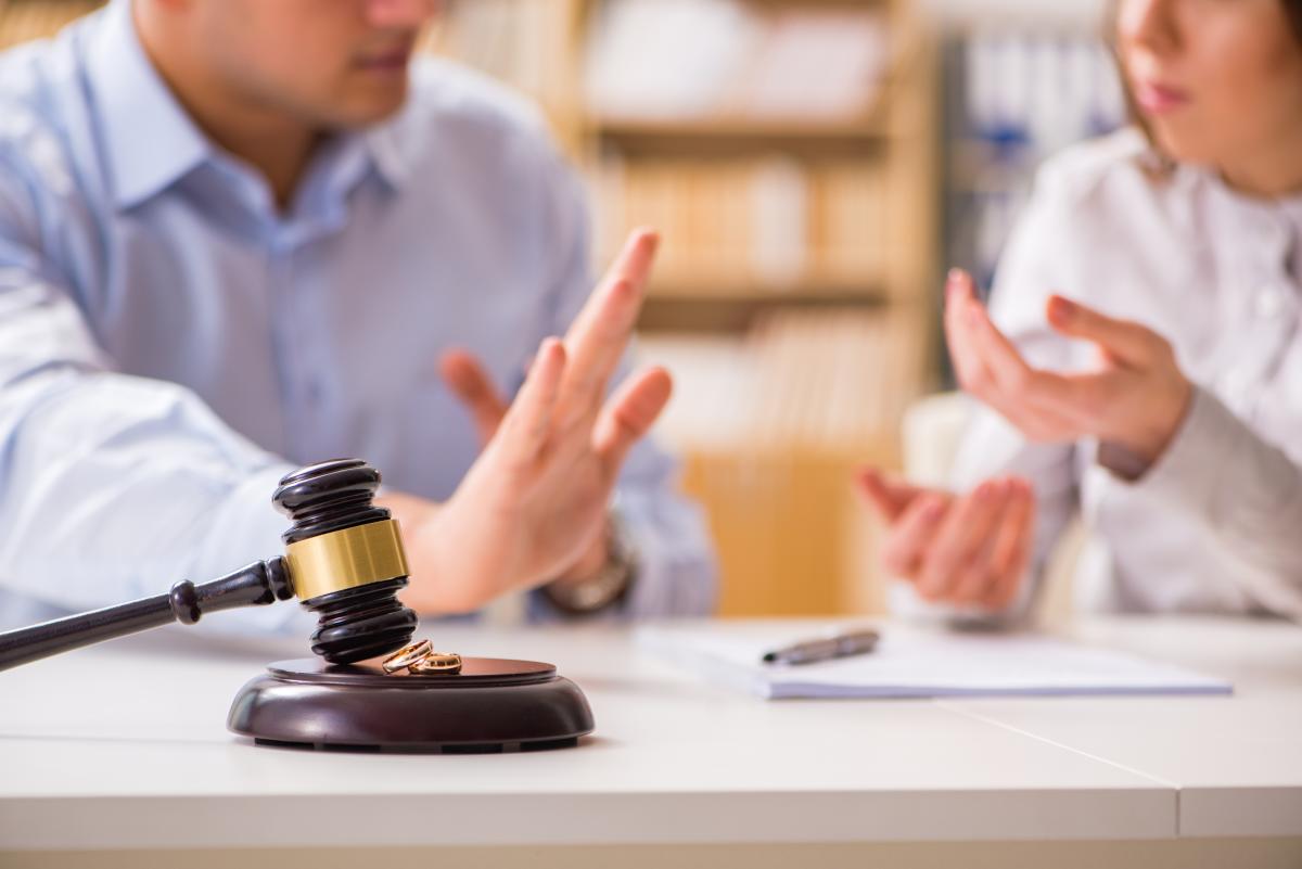 Common Mistakes to Avoid When Hiring a Divorce Lawyer